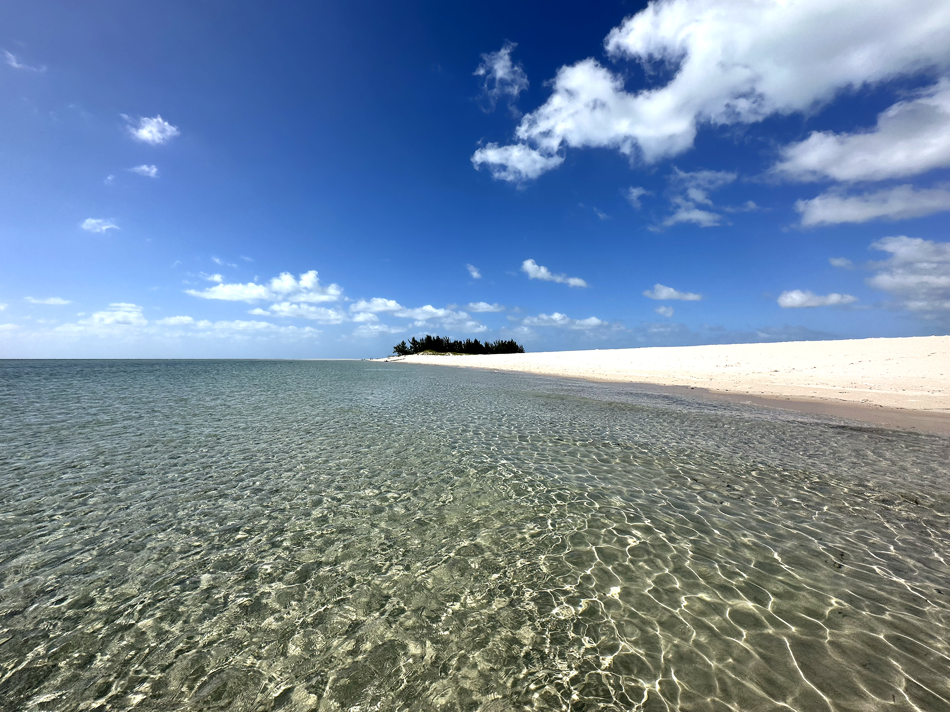 Spiaggia bianca e mare cristallino in Mozambico